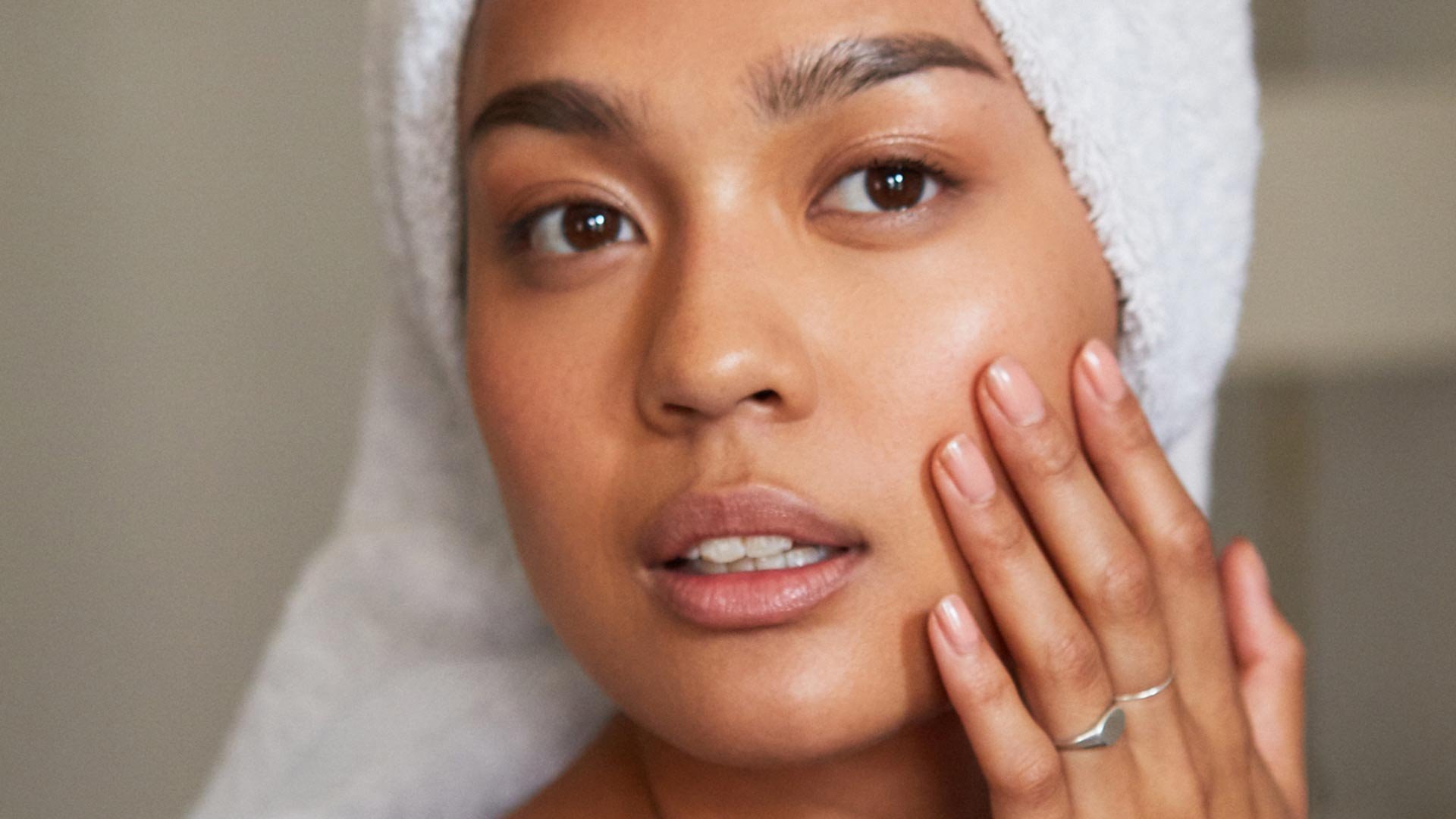 What Causes Clogged Pores Hero Bmag